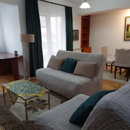 Apartment Grandad's Art Haven: Mountain View Flat Skopje